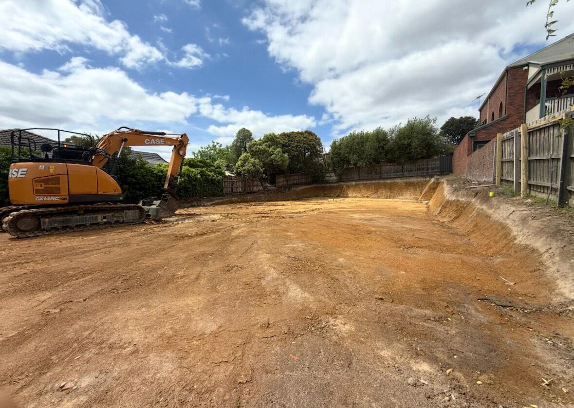 Excavation Works for New Build Melbourne Excavator preparing a residential building site in Melbourne with precise site cut and earthworks.
